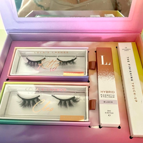 Lola’s light magnetic lashes - Picture 1 of 4